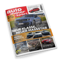 Titelblatt der Zeitschrift „auto motor und sport“ mit rotem Kopfbereich und weißem Schriftzug. Darunter großes Foto eines blauen BMW auf Landstraße, dazu Text „Neue Klasse, neuer Maßstab“. Kleinere Bilder zeigen mehrere Autos, u. a. Audi A3, Mercedes A-Klasse, Peugeot 208, Seat Ibiza und Alfa Romeo Giulia sowie eine Luftaufnahme der Altmark. Mehrere Textfelder mit Überschriften zu Vergleichstests, Reisetipps und Fahrzeugtests.