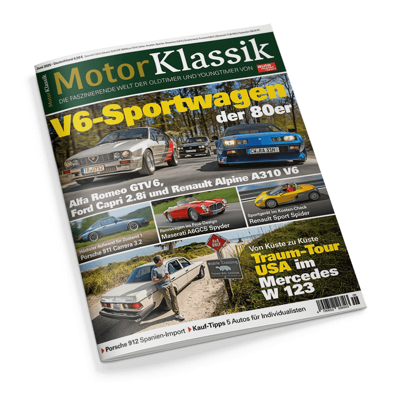 Titelbild der Zeitschrift „Motor Klassik“ mit grün-gelbem Logo auf dunklem Hintergrund und dem Haupttitel „V6-Sportwagen der 80er“ in großer gelber Schrift; zentral abgebildet sind ein silberner Alfa Romeo GTV6 und ein blauer Renault Alpine A310 V6 auf einer Landstraße, darunter kleinere Fotos u. a. von einem roten Maserati A6GCS Spyder, einem gelben Renault Sport Spider sowie einem weißen Mercedes W123 neben einem stehenden Mann mit Kamera; sichtbare Schlagzeilen zu weiteren Oldtimern.