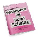 Gedrucktes Magazin mit rosa Umschlag, Titel „brand eins“ oben links, darunter in Schwarz-Weiß der großflächige Text „Woanders ist auch Scheiße.“ in versetzt angeordneten Blöcken; am unteren Rand steht in kleinerer schwarzer Schrift „Was auf dem Arbeitsmarkt trotzdem geht“.