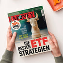 Titelblatt des Magazins „Focus Money“ mit großem Schriftzug „DIE BESTEN ETF STRATEGIEN“ in Schwarz und Rot, darüber eine beigefarbene Stierfigur auf dunklem Hintergrund. Weitere Texte: „Bis 30 % Chance pro Jahr“, „So passen Sie Ihr Depot der neuen Realität an“, „China: Der überraschende Gewinner der Nahost-Krise“ und „Tourismus: Anleger setzen auf Nachholeffekte“. Gehalten von zwei Händen über hellem Tisch mit oranger Ablagebox.