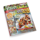 Titelblatt der Zeitschrift „meine gute Landküche“ Ausgabe Juli/August 2023 mit sommerlichem Food-Motiv: vorn gegrillte Gemüsespieße mit Zitronenstücken und Schälchen Kräuterdip auf hellem Teller, Hintergrund hellblau; links kleinere Bilder von Aprikosenkuchen, Paprikagerichten und Einmachgläsern. Sichtbare Texte: „So schmeckt der Sommer!“, „Hausgemacht schmeckt’s am besten!“, „Süße und herzhafte Rezepte mit Kirschen“.