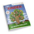Titelbild der Zeitschrift „Servus Kinder“ mit Illustration eines großen Baumes, in dessen Ästen mehrere Kinder unterschiedlichen Alters spielen und lesen; im Hintergrund grüne Wiese mit Kuh und Zaun unter blauem Himmel mit weißen Wolken. Text auf dem Cover: „Das Abenteuer deines Lebens – Tausend Ideen für große und kleine Entdecker“ sowie Überschriften „Spielen“, „Staunen“, „Raten“, „Wissen“.