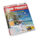 Titelblatt des Reisemagazins „Clever reisen!“ in blauer und roter Farbgestaltung mit dem Schriftzug „Das Insider-Reisemagazin seit 1986“. Abgebildet ist eine weiblich gelesene Person in weißem Sommerkleid und Sonnenhut auf einem tropischen Weg mit Palmen. Textaussagen u. a.: „Urlaub perfekt – über 500 Insidertipps“, „TEST Reiseportale“, „Unsere Lieblingsziele am Mittelmeer“, „Mehr erleben“ und ein gelbes Feld mit roter Aufschrift „Extra im Heft“.