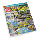 Titelbild der Zeitschrift „Lisa Wohnen & Dekorieren“, Ausgabe August 2026. Großaufnahme einer sommerlich eingerichteten Terrasse mit hellen Loungemöbeln, Pflanzen und Holzboden. Überschriften: „Meine Wohlfühl-Oase“, „Sommer-Trend: Streifen“, „Mediterrane Küche: Das schmeckt nach Urlaub“, „Ordnung im Kinderzimmer“. Oben gelber Titelkopf, links rotes Logo „Lisa“, unten Foto einer blonden Person mit Tablett und einem Tellergericht.