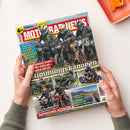 Titelbild der Zeitschrift „Motorrad News“, Ausgabe Juli 2025, mit vier Motorradfahrenden in Schutzkleidung und Helmen auf fahrenden Naked Bikes. Aufschriften u. a.: „Kawasaki Z650“, „Suzuki GSX-8S“, „Yamaha MT-07“, „Stimmungskanonen“, „Bridgestone T33“, „Testen Reifen & Klapphelme“. Weitere kleinere Bilder zeigen verschiedene Motorräder in Fahrt und Landschaftsszenen, Hintergrund neutraler Holzton.