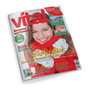 Titelbild der Zeitschrift „vital“ Ausgabe Dezember 2024/Januar 2025 mit großem roten Logo oben, im Zentrum eine lächelnde Frau mit langer brauner Haaren, weißem Strickpullover, weiß-gemusterten Handschuhen und rotem Schal vor hellem Hintergrund. Haupttitel: „Winterglück – Herrliche Rezepte für Leib und Seele“. Weitere Texte: „Hormone und Gewicht“, „Die PCOS-Falle“, „Winter-Reiseziele in Deutschland“, „Haare & Kosmetik: Das kommt 2025“.