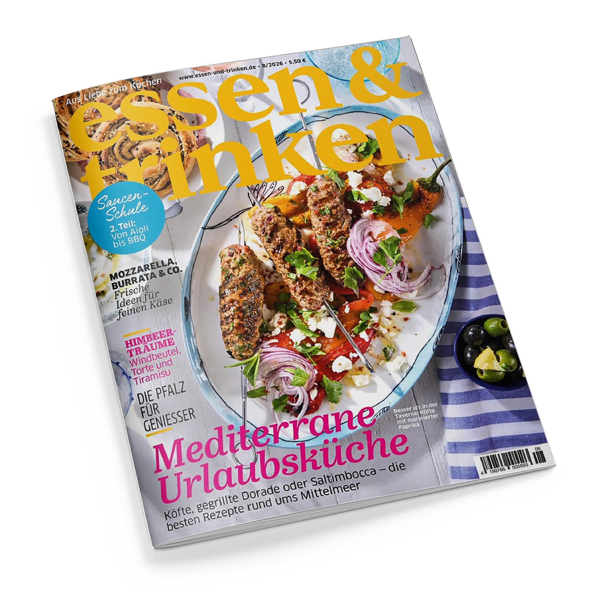 Titelblatt der Zeitschrift „essen & trinken“ mit großem gelbem Schriftzug oben, darunter ein Teller mit mediterranem Gericht aus Fleischspießen, roten Zwiebeln, Kräutern, Paprika, Feta und Tomaten. Text auf dem Cover: „Mediterrane Urlaubsküche“, „Saucen-Schule“, „Mozzarella, Burrata & Co.“, „Himbeerträume“ und „Die Pfalz für Genießer“. Rechts eine kleine Schale mit Oliven und Limettenstücken auf blau-weiß gestreiftem Tuch.