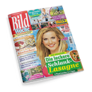Titelbild der Zeitschrift „Bild Woche“ mit großem roten Schriftzug oben links. Im Mittelpunkt eine lächelnde Frau mit blondem Haar vor blauem Hintergrund. Rechts Textfelder in Grün und Gelb mit Aufschrift „Die leckere Schlank-Lasagne – 4 Pfund leichter in 3 Tagen“, daneben ein Foto einer Lasagne. Weitere Schlagzeilen zu Käsekuchen, TV-Programm, Herzgesundheit, E-Bike und Wohntipps, mit mehreren kleineren Bildern und farbigen Textkästen.