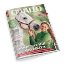 Titelbild der Zeitschrift „CAVALLO“ mit weißem Pferd im roten Halfter links im Vordergrund und lächelnder, langhaariger weiblich gelesener Person in grünem Oberteil rechts daneben; Hintergrund in grünem Farbverlauf. Schlagzeilen u. a.: „Unsichtbare Hilfen – neu erklärt“, „Was echtes Teamwork ausmacht“, „Verladen – so geht’s entspannt“, „Der Hype um Hanf“, „Dossier: Lästern statt Likes – Wie Social Media Reiter unter Druck setzt“.