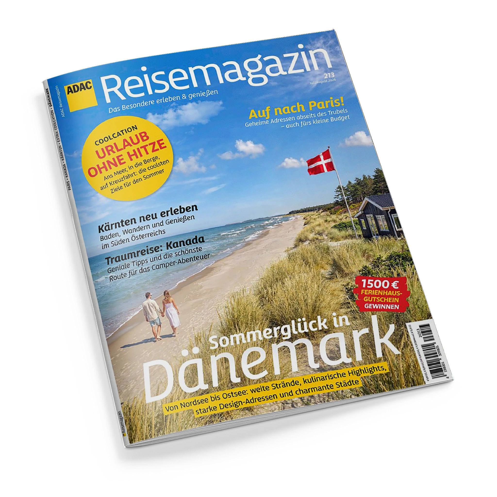 Titelblatt des „ADAC Reisemagazin“ mit Foto eines Sandstrands in Dänemark, rechts eine kleine Holzhütte mit dänischer Flagge, links ein Paar in heller Kleidung beim Gehen am Wasser, oben blauer Himmel mit weißen Wolken. Aufdrucke: „Sommerglück in Dänemark“, „Kärnten neu erleben“, „Traumreise: Kanada“, gelber Kreis mit „Coolcation Urlaub ohne Hitze“ und rotes Feld mit „1500 € Ferienhaus-Gutschein gewinnen“.