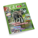 Schräg fotografiertes, grünes GEOlino-Magazin mit männlicher Person und Elefant im Wasser. Sichtbare Texte: „Die Welt für junge Entdeckerinnen und Entdecker“, „Satelliten – Wofür wir die Überflieger brauchen“, „Checker Tobi“, „Camping“, „Werkstatt“ und „Tierische Klimaschützer – Was Waldelefanten, Biber und Wale für die Umwelt tun“; unten „GEOlino unterstützt unicef“.